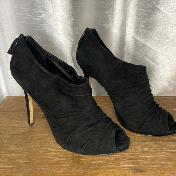 Saks Fifth Avenue Women’s 10M Ruched Black Suede Peep Toe Stiletto Shoe - Picture 2 of 8